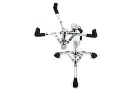 Fame Snare-Ständer SDS4000, doppelstrebig, höhenverstellbar von 35 cm – 49 cm, breite Gummifüße, Neigungswinkel einstellbar, Korbgröße stufenlos verstellbar, stabile Konstruktion, Drum Hardware Fame Snare-Ständer SDS4000, doppelstrebig, höhenverstellbar von 35 cm – 49 cm, breite Gummifüße, Neigungswinkel einstellbar, Korbgröße stufenlos verstellbar, stabile Konstruktion, Drum Hardware